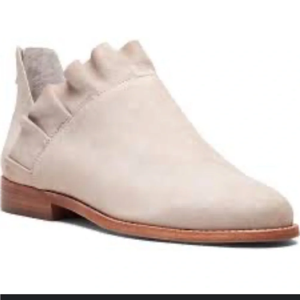Like New Sole Society Brinya Ruffle Booties